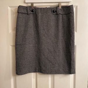 Banana Republic Women’s Wool Skirt. Size 12. Colors black with white designs.